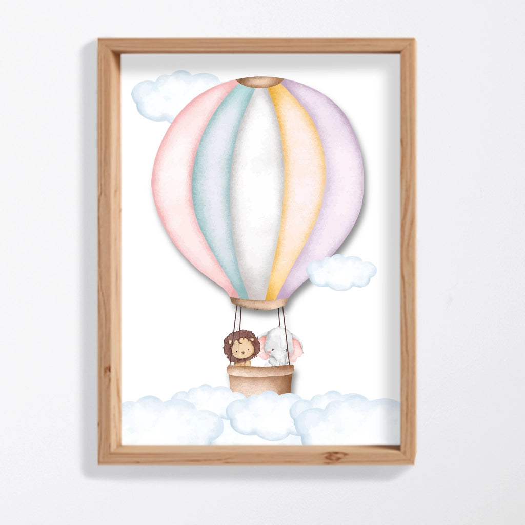 Póster habitación bebé con globo pastel y animalitos