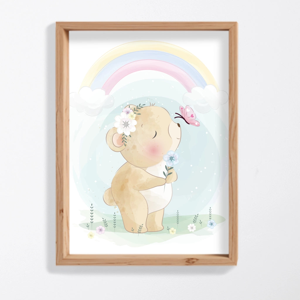 Póster infantil osita con naturaleza y arcoíris