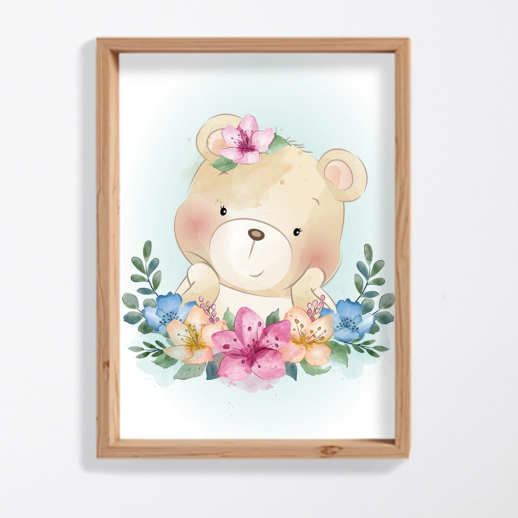 Póster infantil osita con flores en acuarela