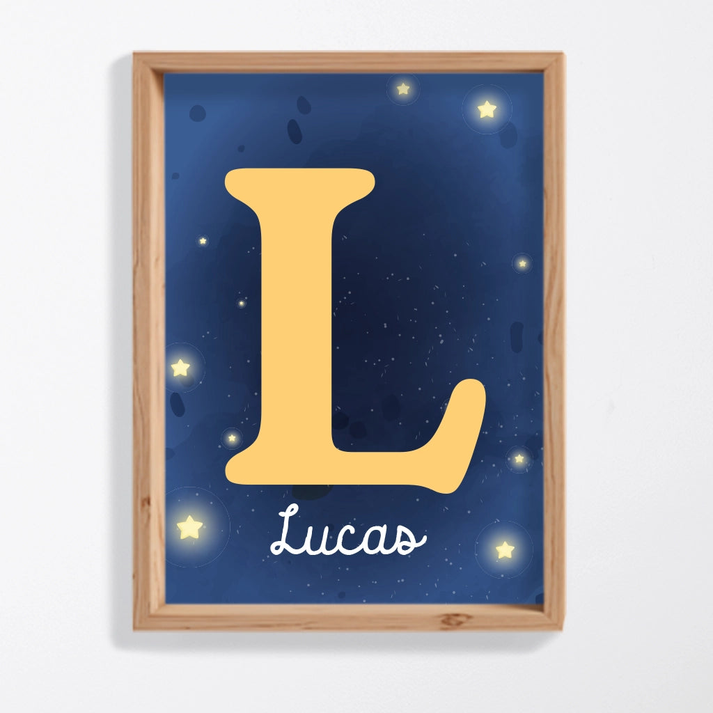 Lámina inicial personalizada amarilla con nombre en diseño espacial