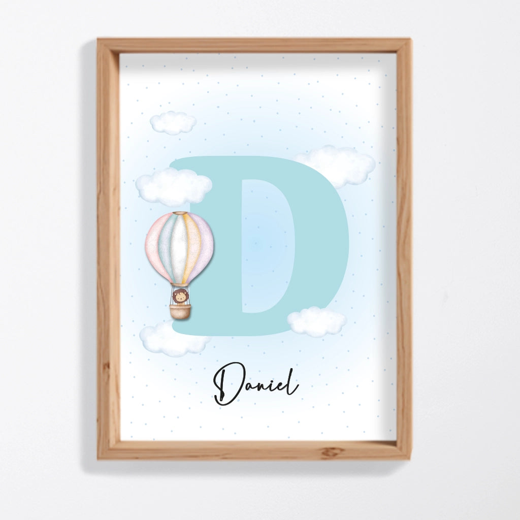 Lámina personalizada inicial verde con globo aerostático y nombre de bebé